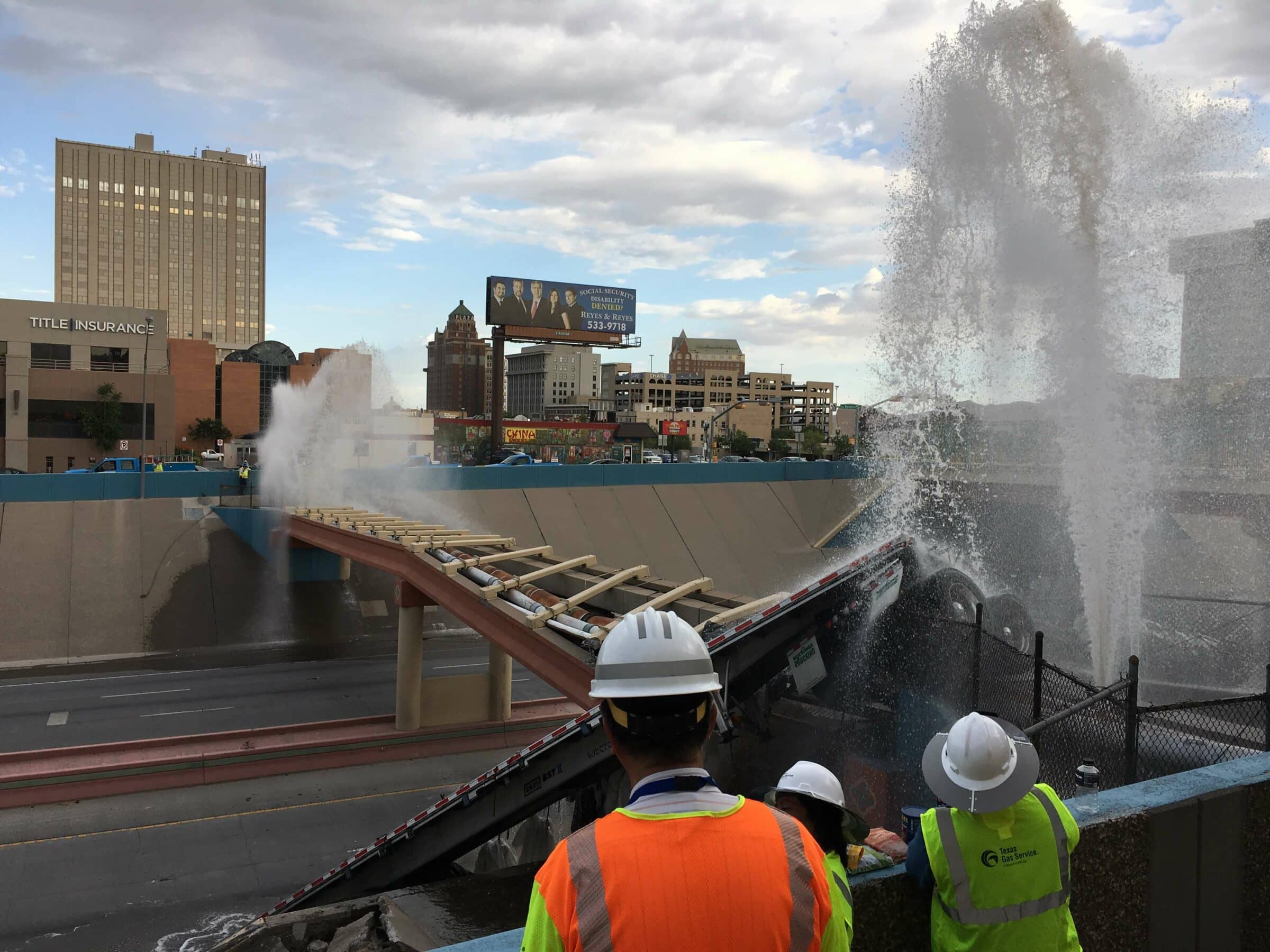 El Paso I 10 Utility Bridge Waterline Replacement Northwest Pipe Company   Project Archive I 10 El Paso Water Spraying From Bridge 2400x1800 